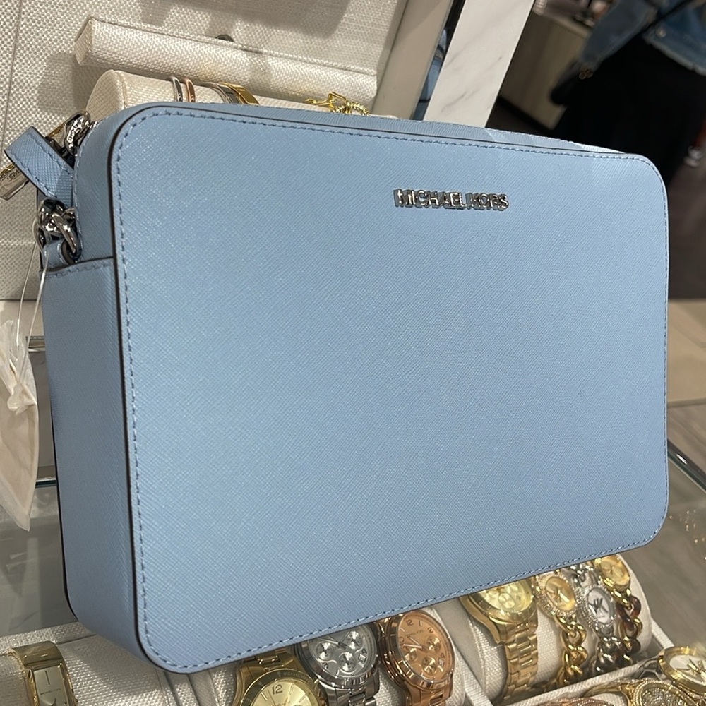 MICHAEL KORS Jet Set Large Saffiano Leather Crossbody Bag
LIGHT SKY
NWT - Picture 15 of 16
